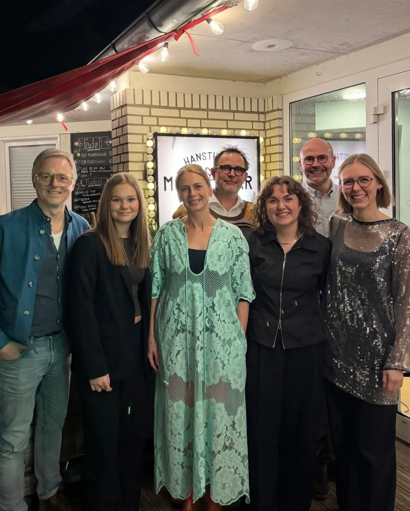 PERSONALET I BRILLEHUSET 

Endelig et GRUPPEBILLEDE af alle de gode mennesker der f&aring;r brillehuset til at v&aelig;re brillehuset! Det er altid sv&aelig;rt med de forskellige arbejdstider, men nu lykkes det til vores julefrokost 🎄🎄 

I &oslash;