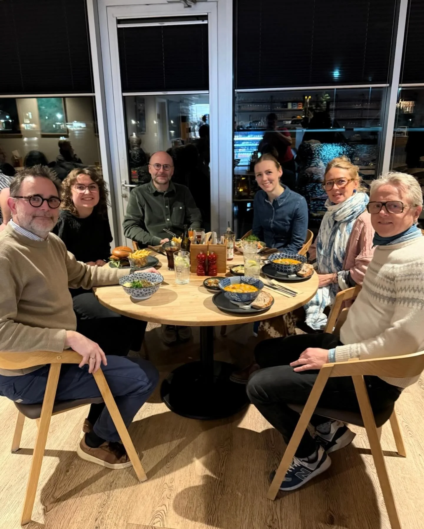 &lsquo;P&aring; gensynsaften&rsquo; med Laura❤️ 

Kollegahygge i brillehuset efter lukketid, da Laura nu vender retur til skolen i Randers. Vi vil savne hende, men heldigvis ved vi, at hun vender tilbage til brillehuset i december m&aring;ned.

Al de