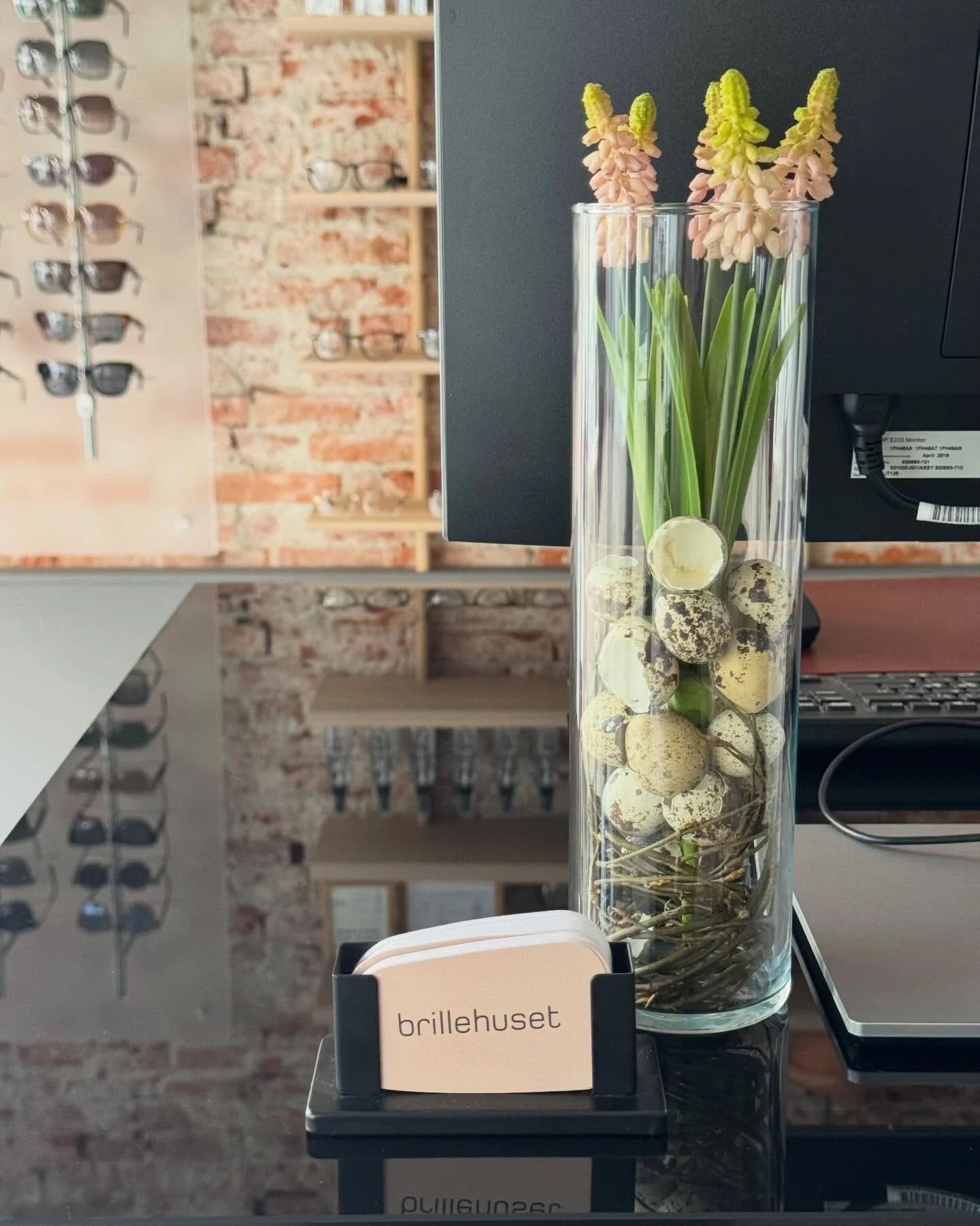 Sol sol sol☀️

Vi har pyntet op i butikken, fordi om lidt n&aelig;rmer p&aring;sken sig&hellip;. og det samme g&oslash;r for&aring;ret 🌿

Vi har for&aring;rsfornemmelser i butikken, s&aring; kig ind til os for at se vores nye stel&hellip;. Butikken 