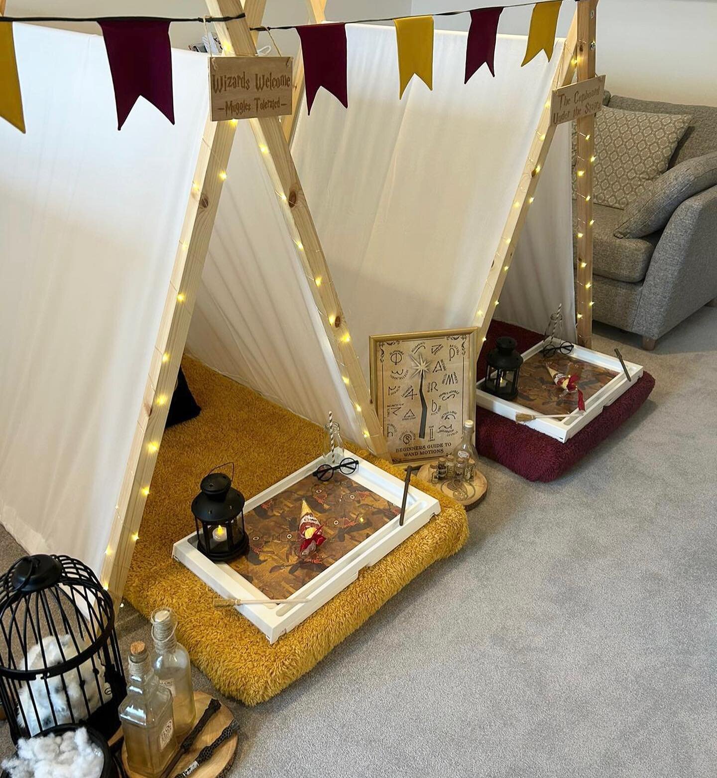 CALLING ALL WIZARDS &amp; WITCHES&hellip;
Our Gryffin-Dorm theme is so much fun! Do you have any Harry Potter fans? Why not treat them with this magical teepee set up&hellip; perfect for birthday sleepovers or simply a fun family movie night! 

#chil