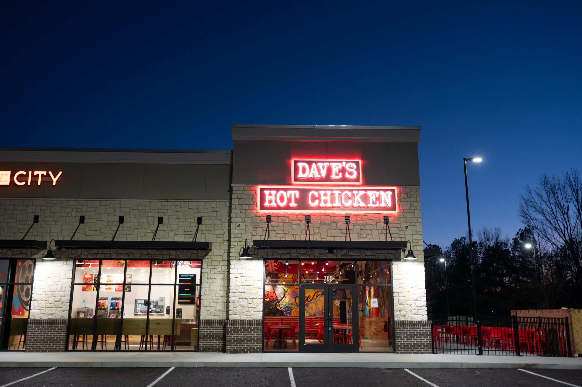 dave-s-hot-chicken-peachtree-city-08.jpg