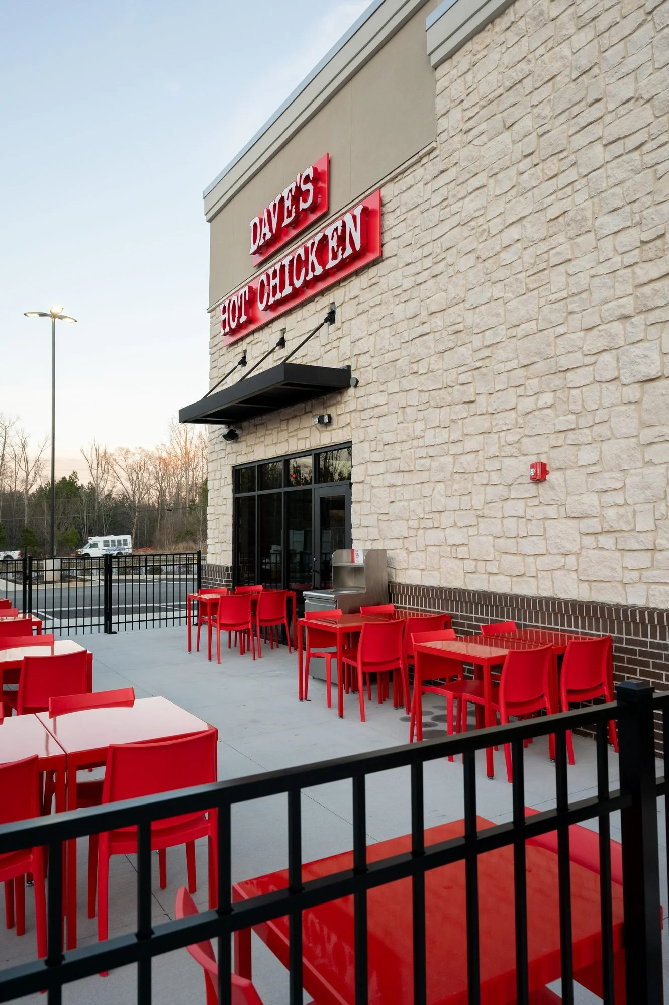 dave-s-hot-chicken-peachtree-city-03.jpg
