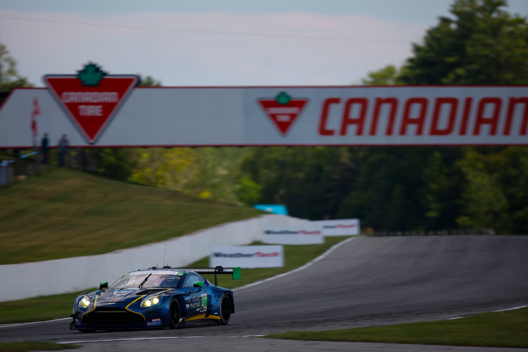 #27 Heart of Racing Team Aston Martin Vantage