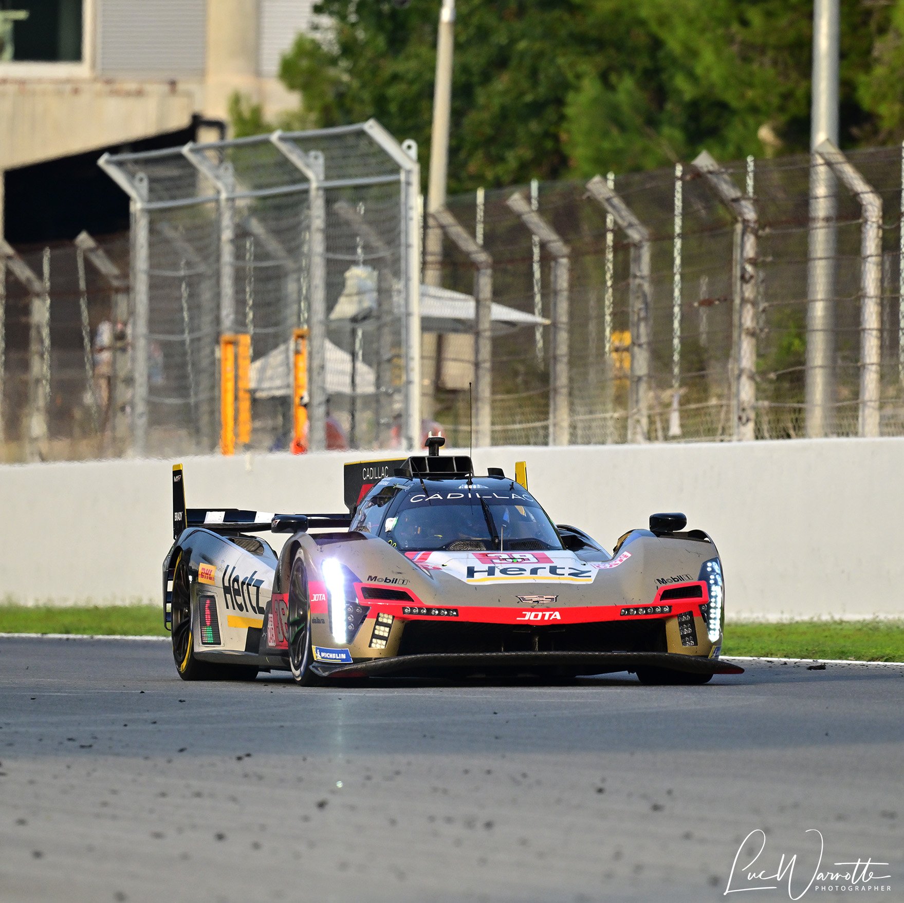 #38 Cadillac V-Series.R