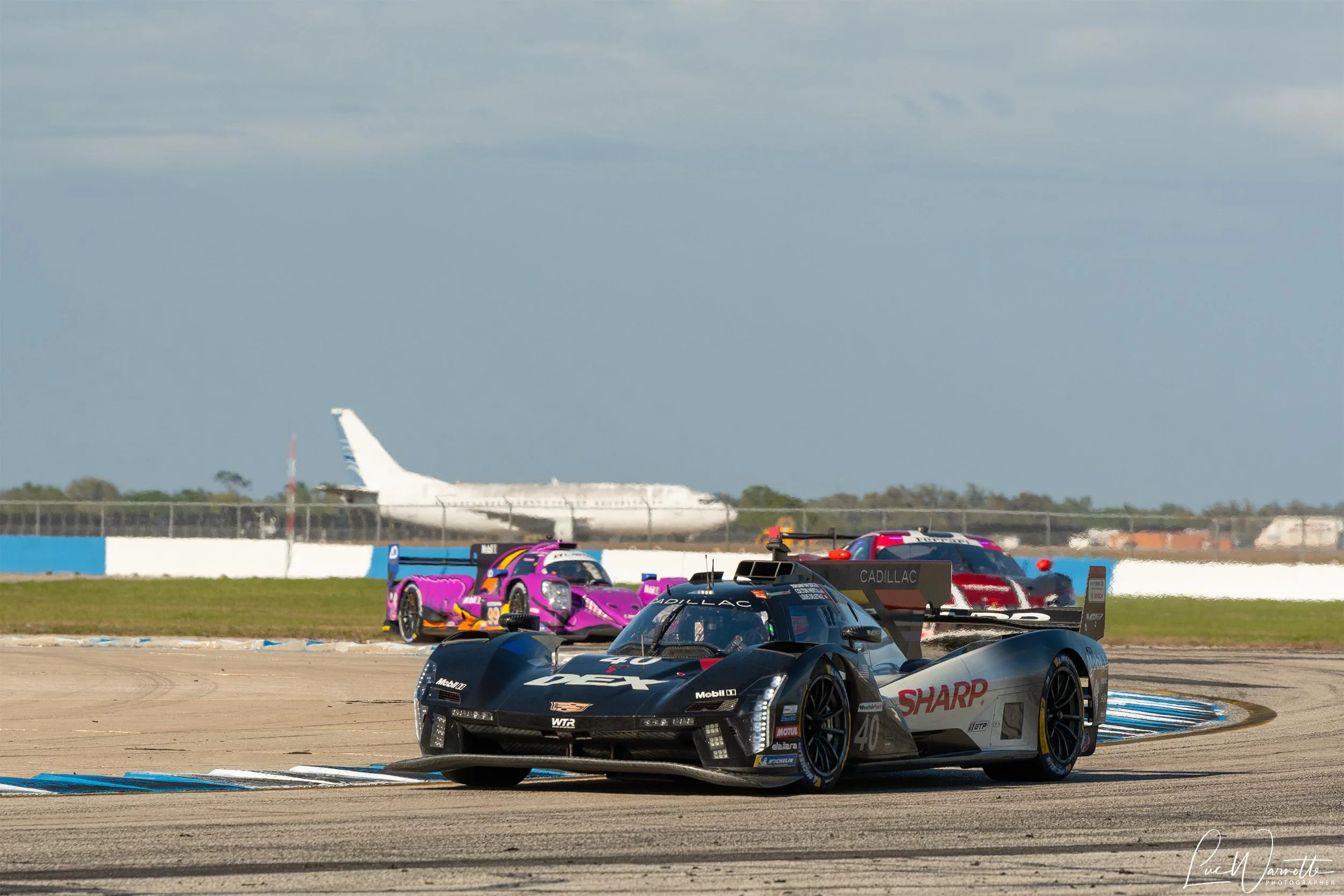 #40 Cadillac V-Series.R