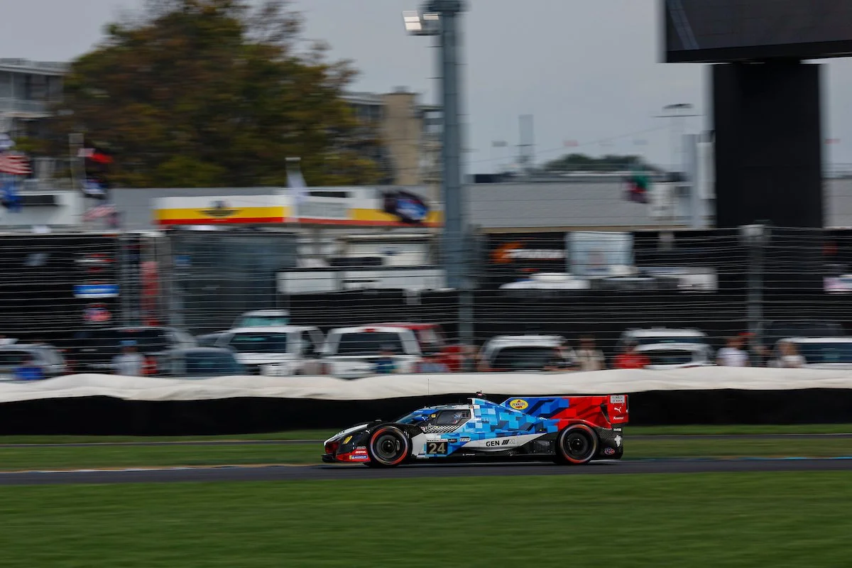 #24 BMW M Team WRT BMW M Hybrid V8