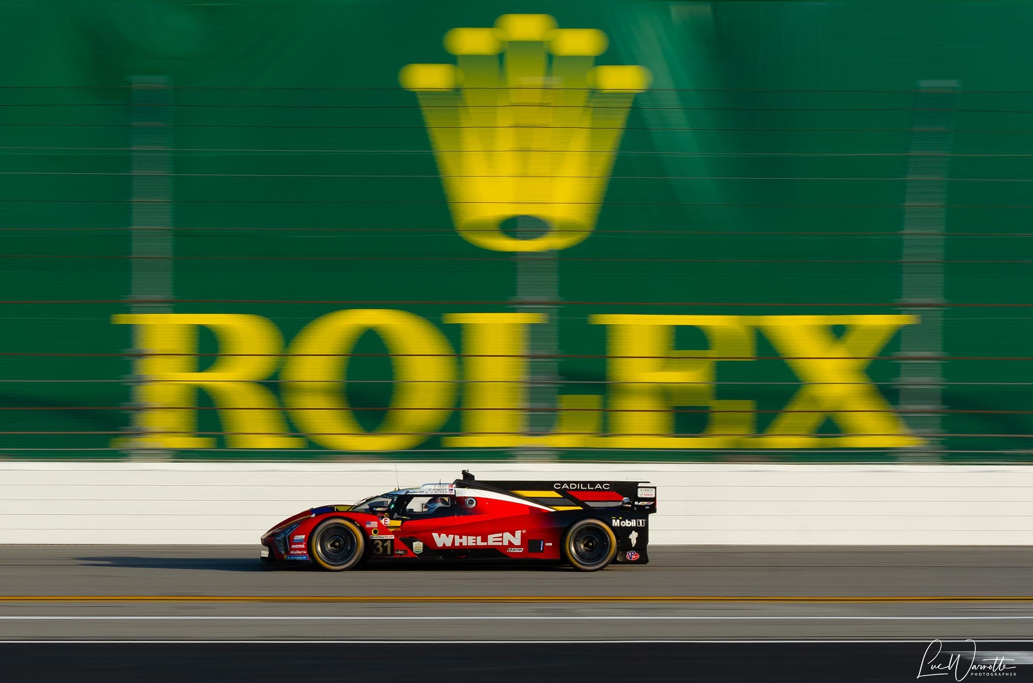 #31 Cadillac Whelen V-Series.R