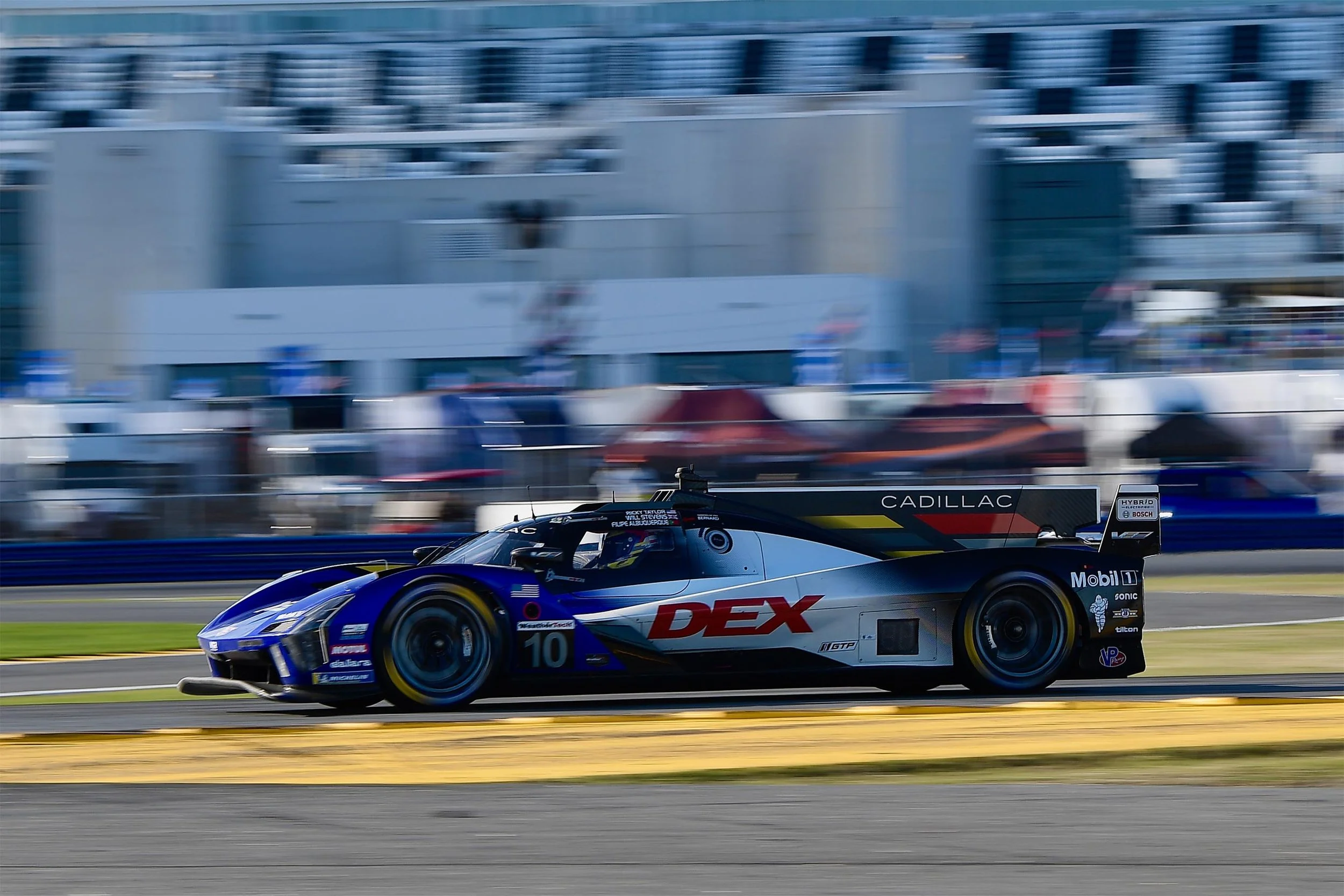 #10 Wayne Taylor Racing Cadillac V-Series.R