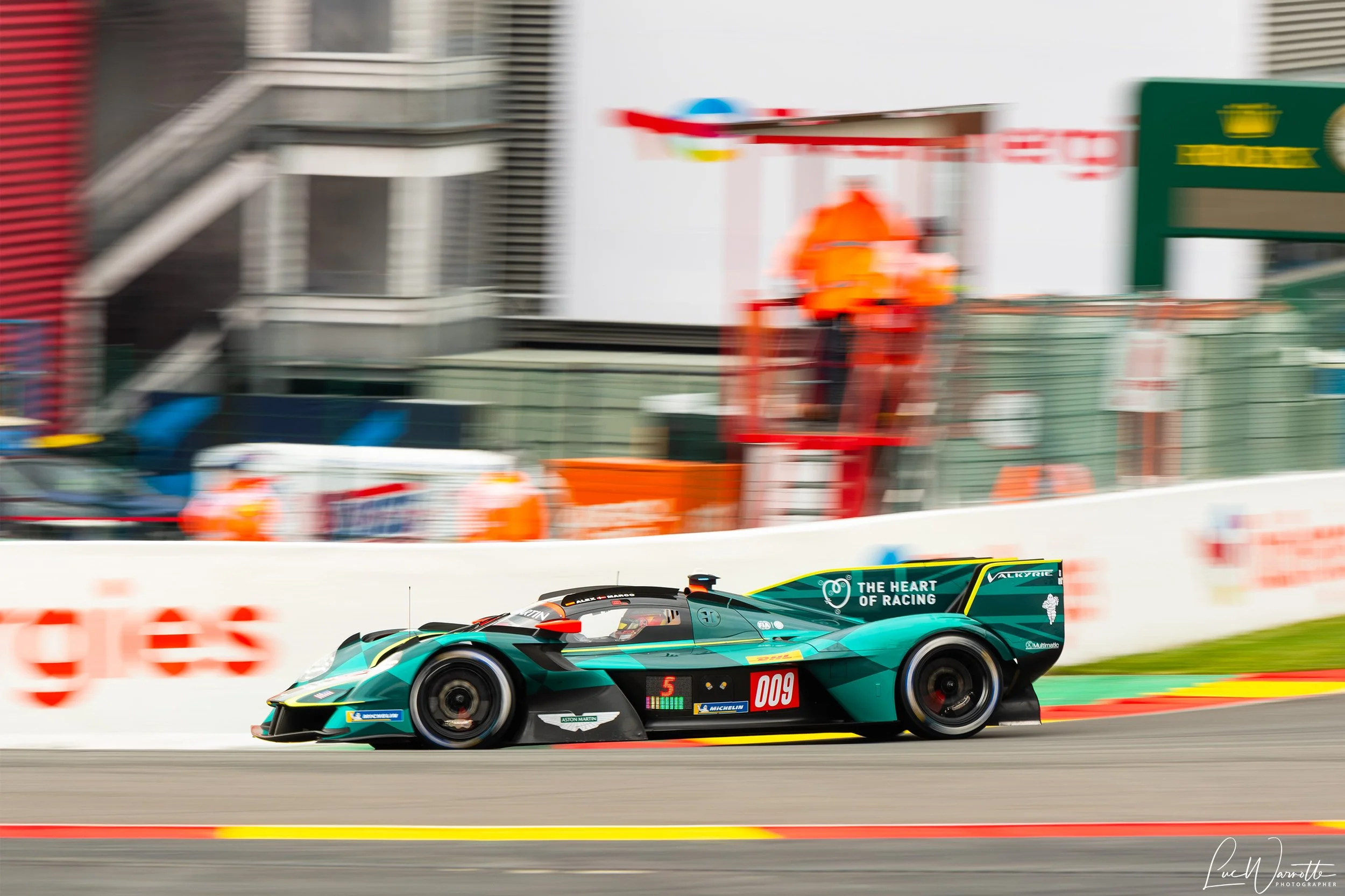 Aston Martin Valkyrie #009