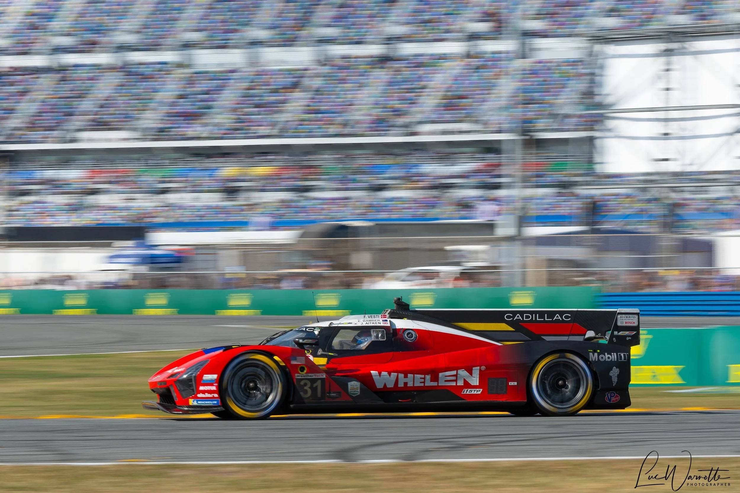 #31 Cadillac Whelen V-Series.R