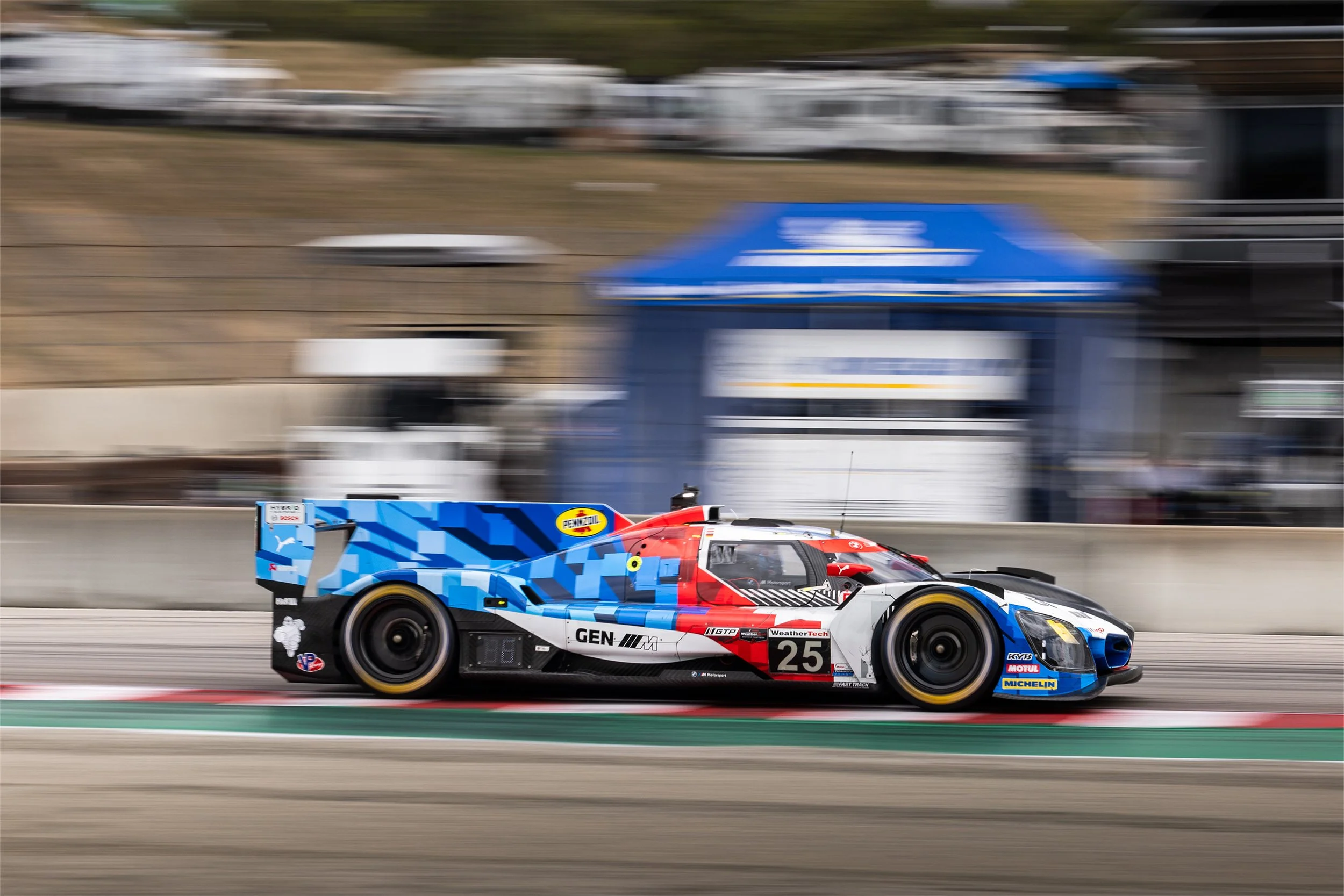 #25 BMW M Hybrid V8