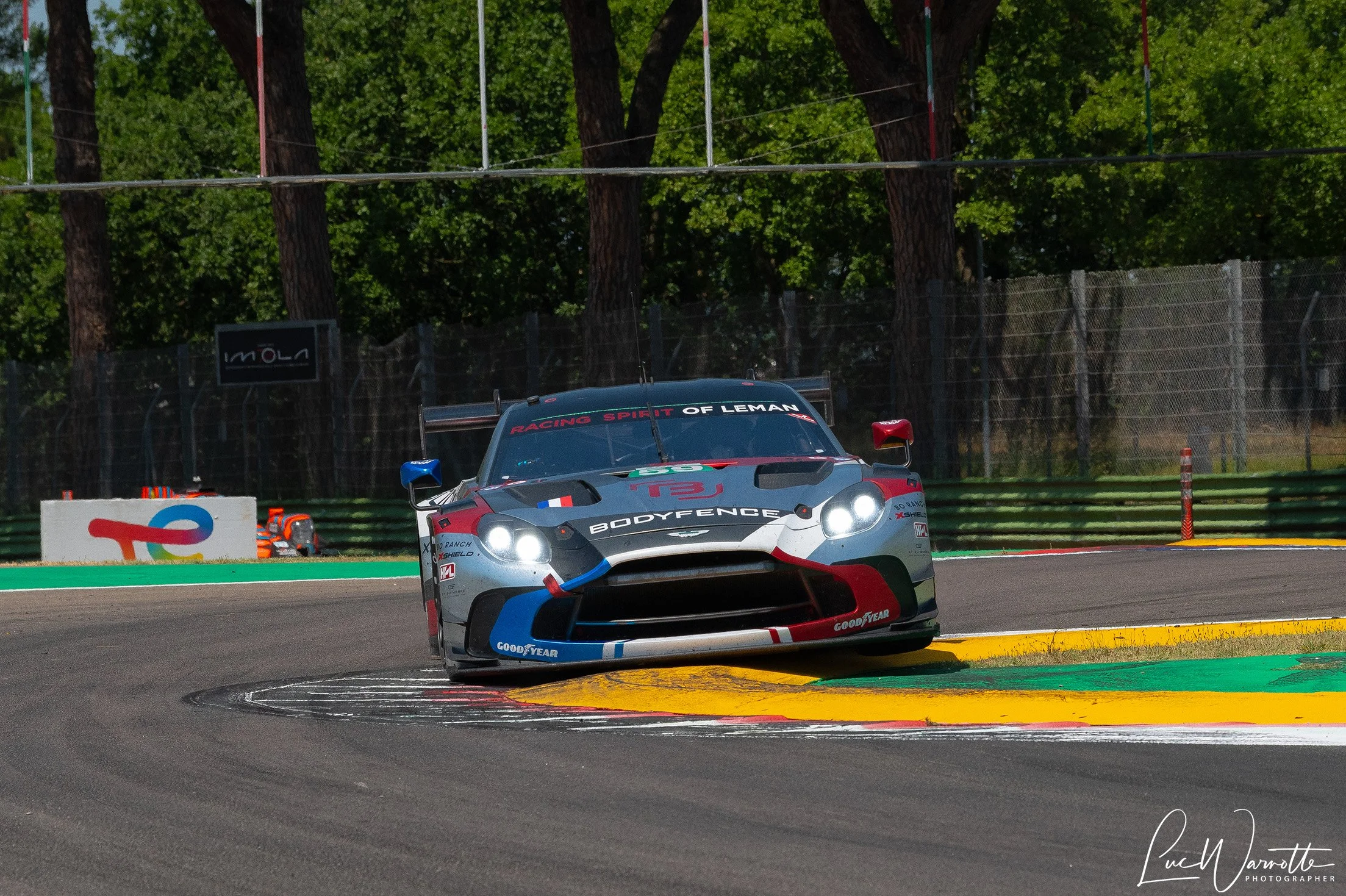 #59 Racing Spirit of Leman Aston Martin Vantage