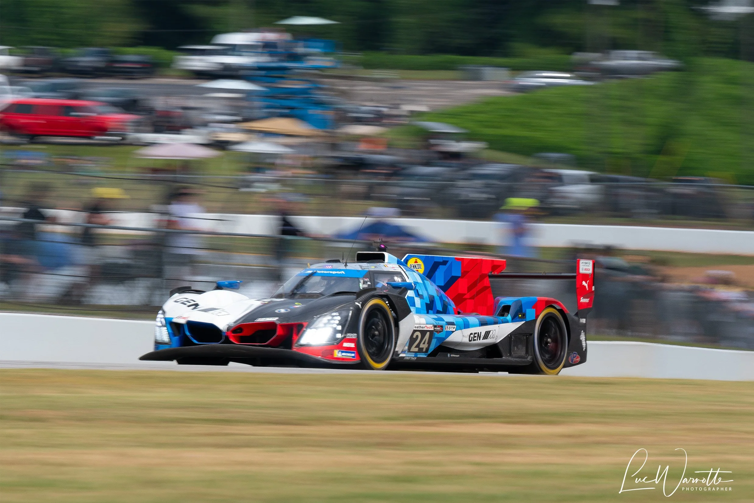 #24 BMW M Hybrid V8