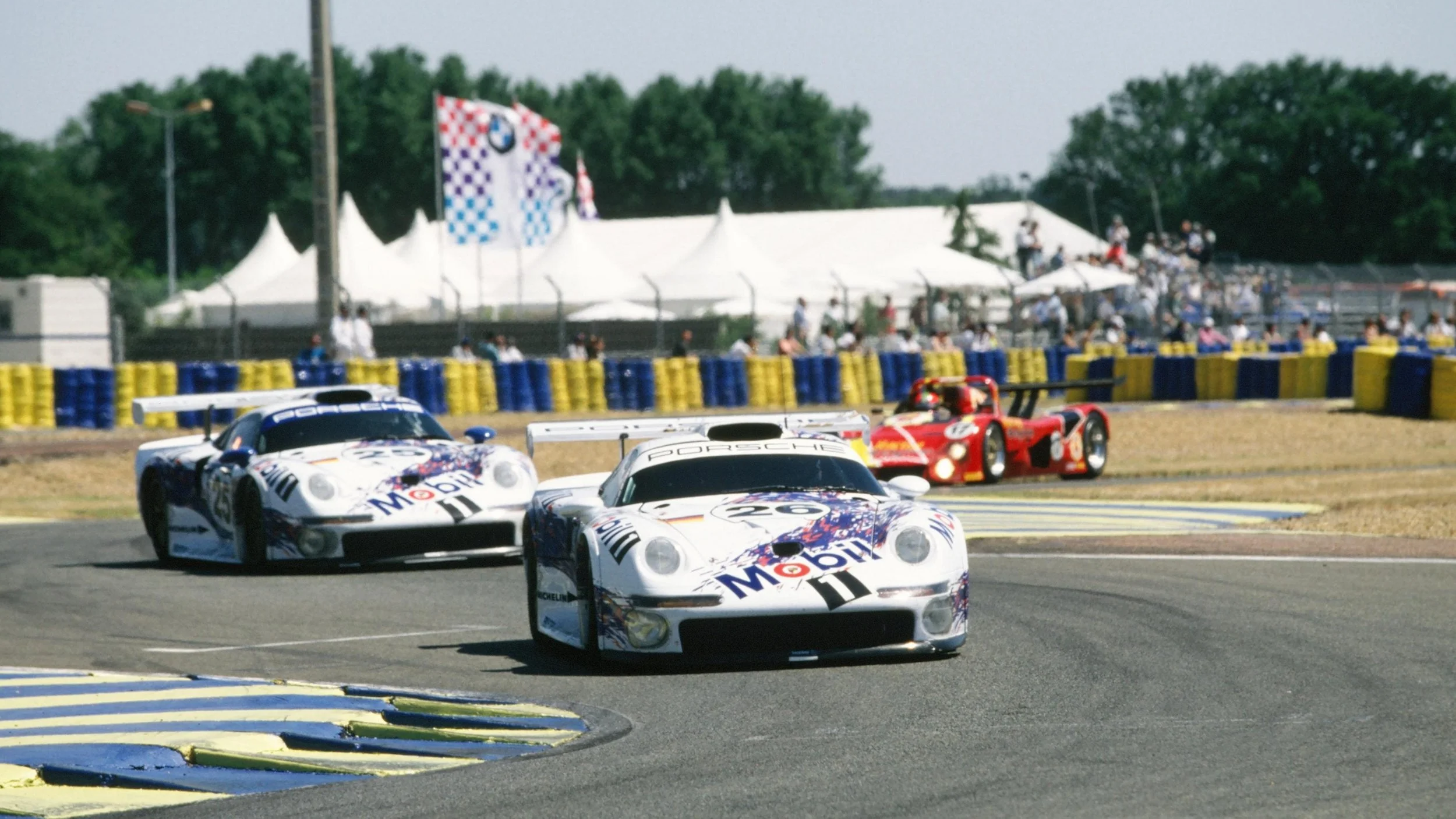 Two Porsche 911 with Mobile 1 livery at Le Mans
