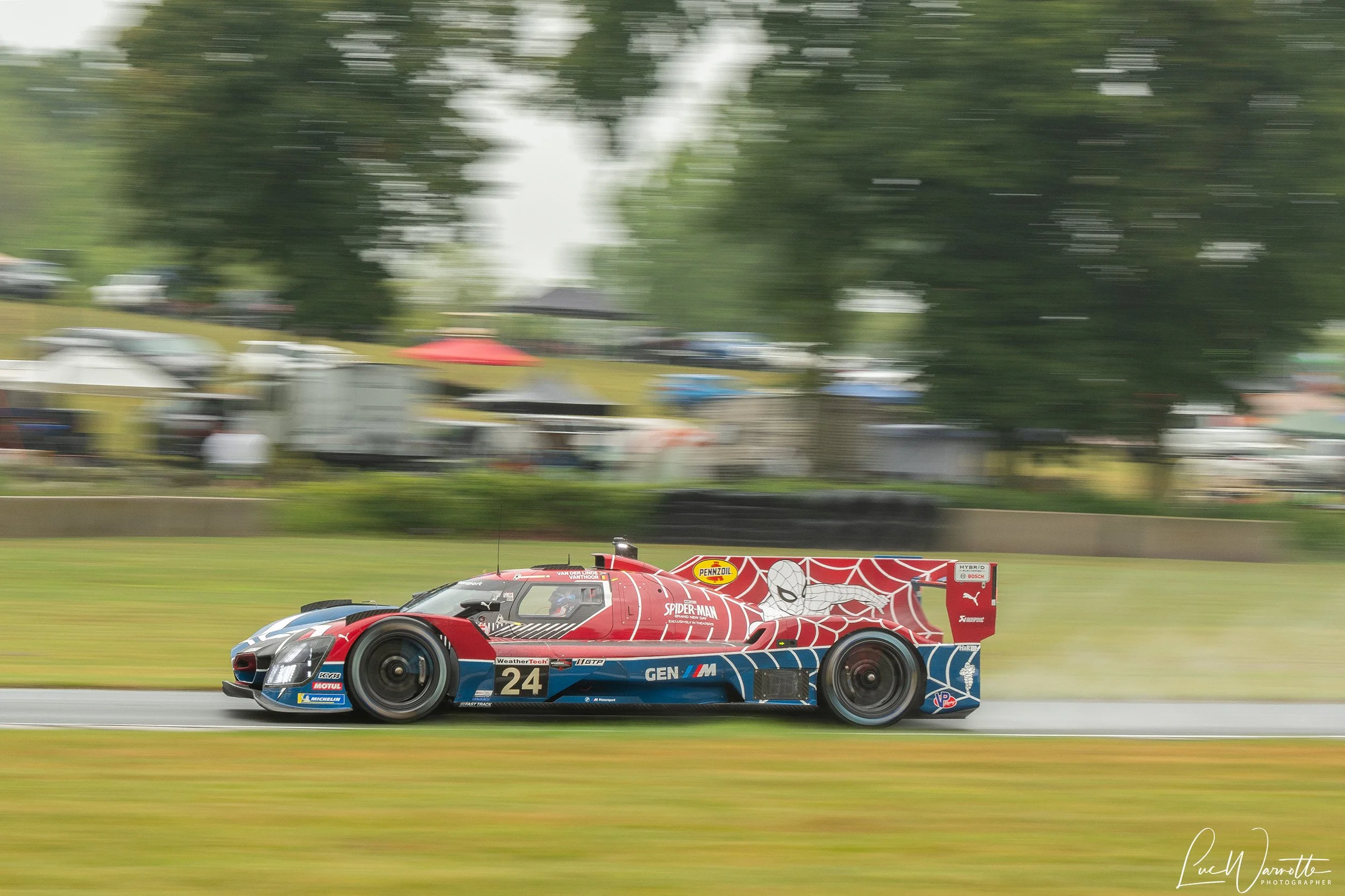 #24 BMW M Hybrid V8