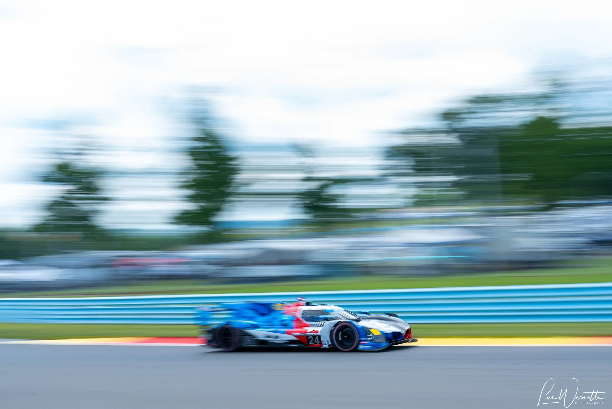 #24 BMW M Hybrid V8