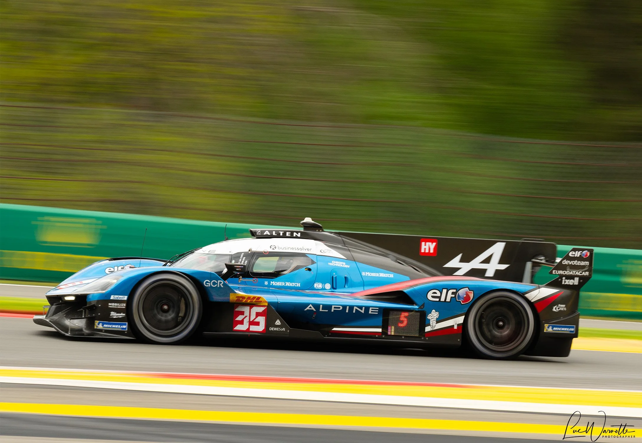 #35 Alpine A424