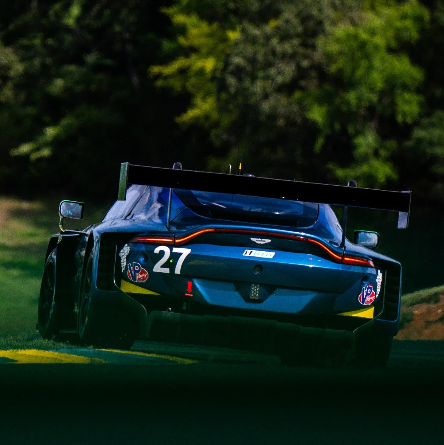 #27 Heart of Racing Team Aston MartinVantage GT3 Evo