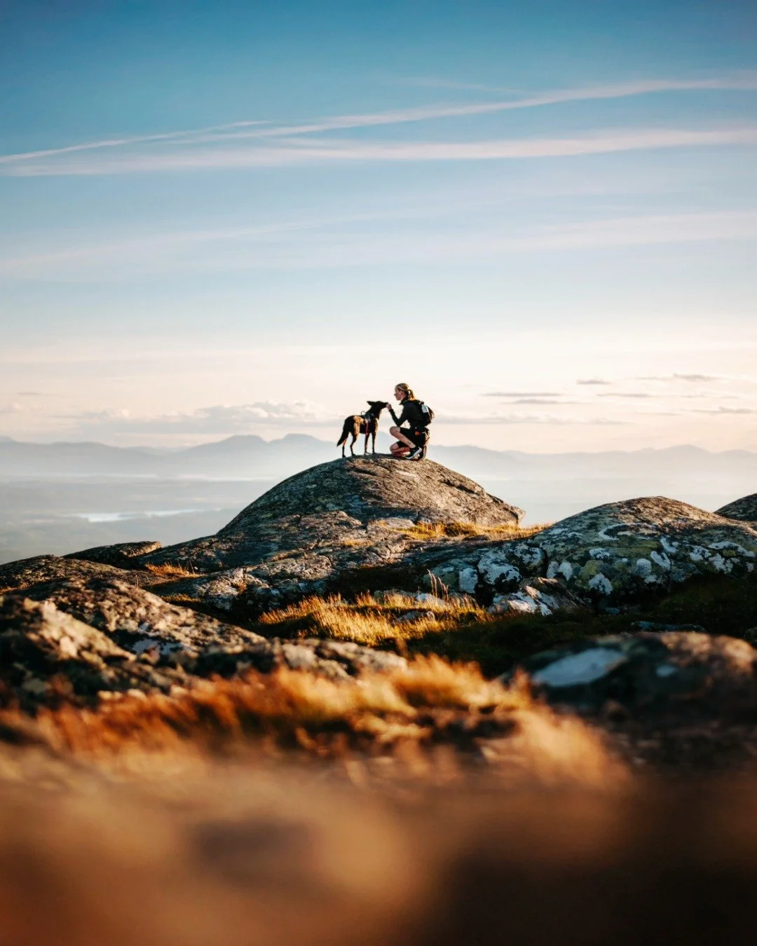 Nu är det dags att ni får lära känna mig lite mer! 🌿✨ Det kan ju faktiskt vara kul att veta vem det är ni bokar när ni bokar mig som fotograf! 
Så här kommer en första liten fakta om mig: jag älsk