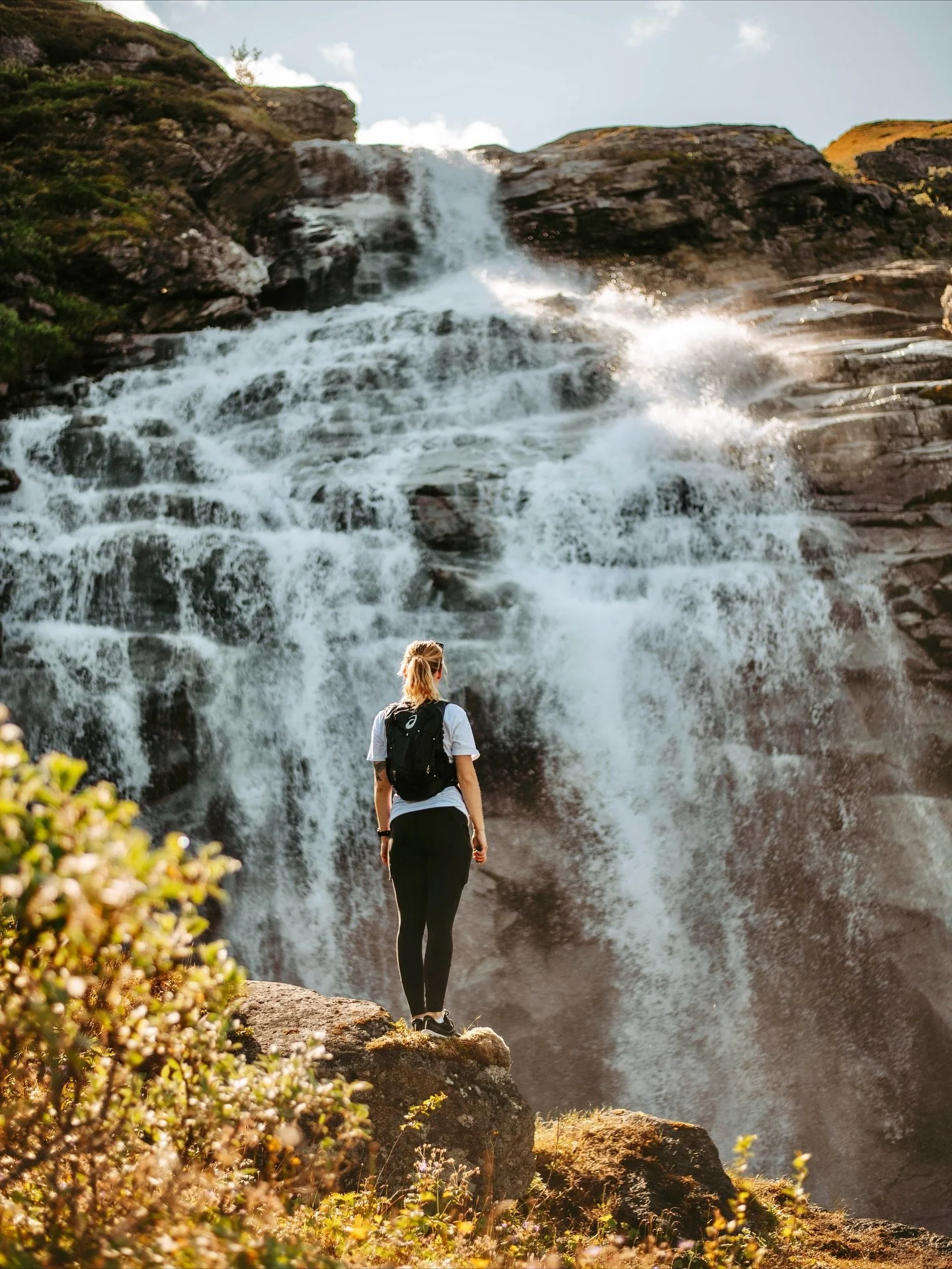 27. Dagens bild får bli en throwback till Abisko sommaren 2023. Åkte upp för att fota ett bröllop i Björkliden och fick njuta av en semester i fjällen samtidigt tillsammans med min mamma och älskade Melly ❤️ 
Vet