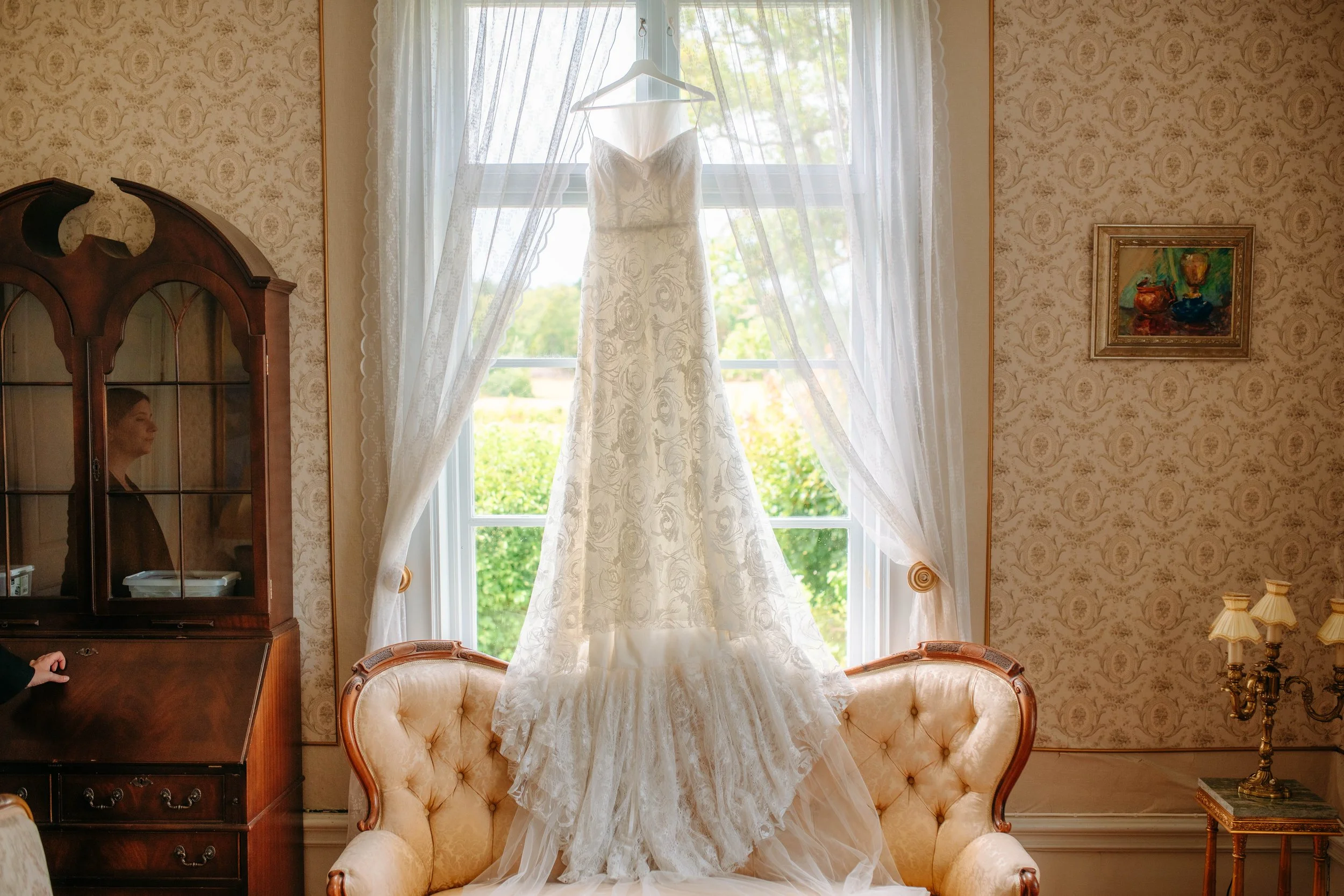 Bilder på förberedelser, brudklänning