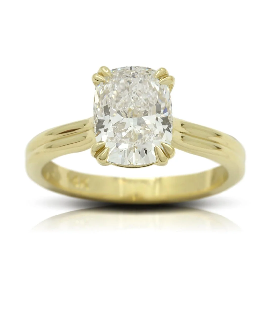 Elongated cushion cuts are stealing the show these days, and we are not mad about it.
.
.
.
.
.
#DixonJewellers #OttawaJeweller #CustomJewelleryDesign #CustomEngagementRing #ElongatedCushion #ElongatedCushionDiamond #DoubleClawProngs #OttawaEngagemen