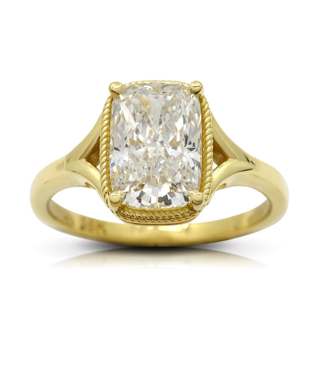 Born from antique cushion cuts but refined for modern brilliance, the elongated cushion is all about romantic glow. This one stretches light across the finger, wrapped in 18-karat gold rope detailing for a touch of old‑world charm.
.
.
.
.
.
#DixonJe