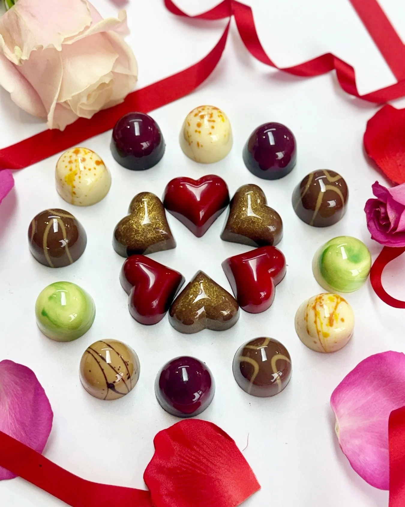Filled with the chocolates you love, for the people you love.
A thoughtful Valentine&rsquo;s gift, available to order now ❤️
#valentinesgift #surreychocolatier #thecottagechocolatier #chocolatebonbons #surreysmallbusiness