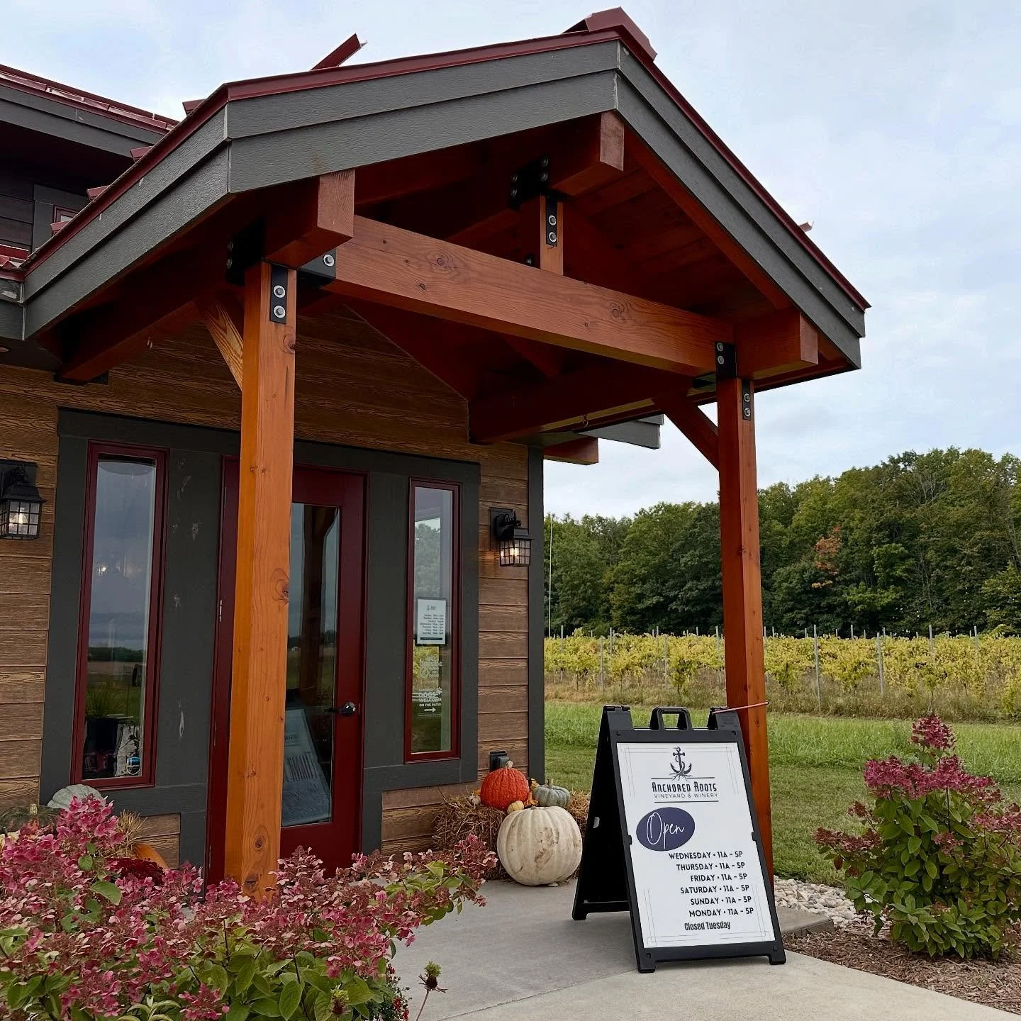 Fall vibes are in the air this week 🍃 🍁 but summer hours are here to stay through the changing season. 

Wednesday - Monday 🍷 11:00a - 5:00p

#doorcounty #doorcountywi #doorcountywinetrail #wisconsinwinery #wisconsinledgeava #ledgeblanc #wisconsin