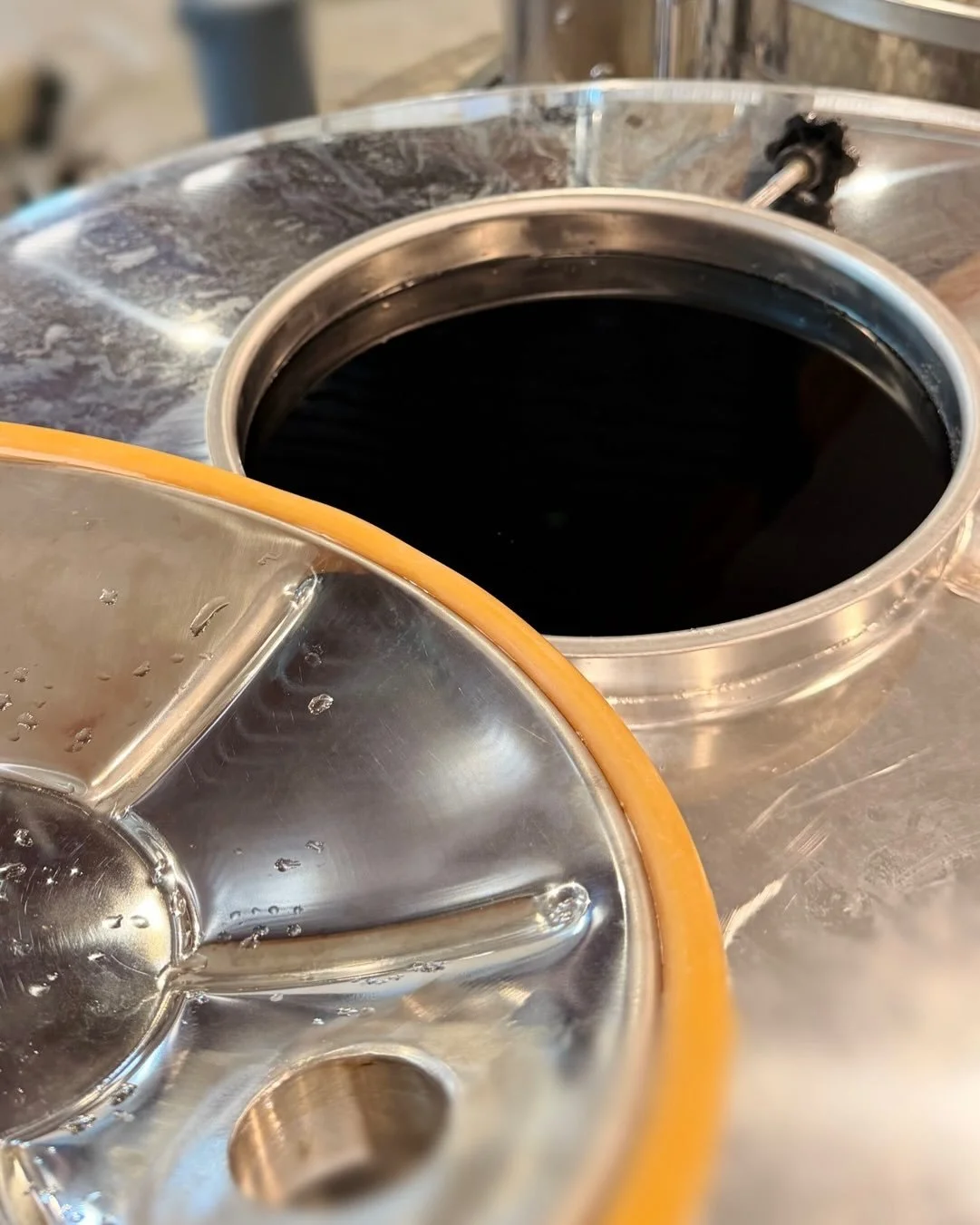 2000L of liquid gold 🍷 Thirsty, anyone?

#winemaking #wisconsinwine #wisconsinledgeava #anchoredrootswine #cheers 

@doorcountywinetrail