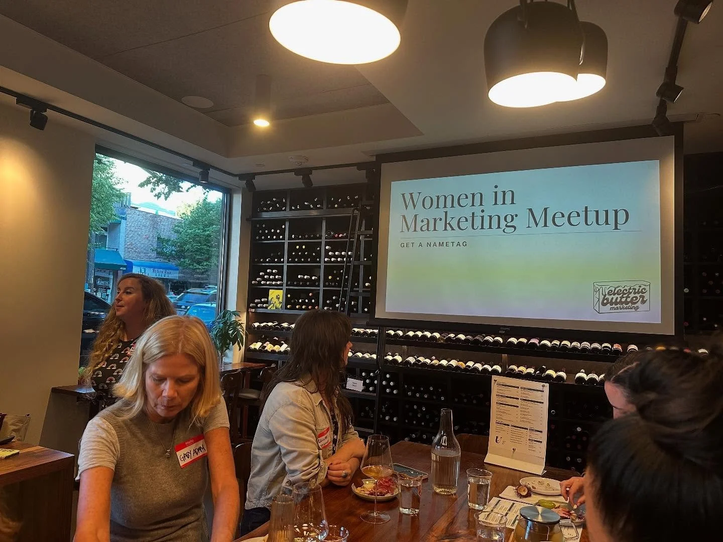 It was so lovely to meet with my fellow women in marketing tonight at @upwell_wine_and_coffee! The wine, food, and venue were perfect.

Thank you to @electricbuttermarketing for putting together another fantastic night 🎉❤️👏