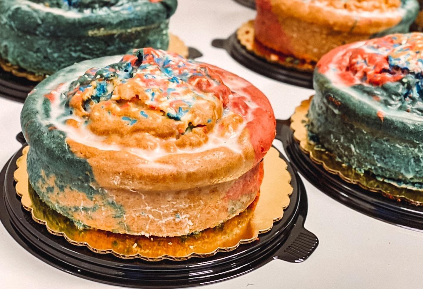 Red, White &amp; Blue Dream Cakes 🇺🇸 on sale for $9.99/ea #mymarket 

#livotis #livotisoldworldmarket #dreamcakes #fourthofjuly #julyfourth #livotisfreehold #livotisofmiddletown #livotisofaberdeen #livotisofmarlboro