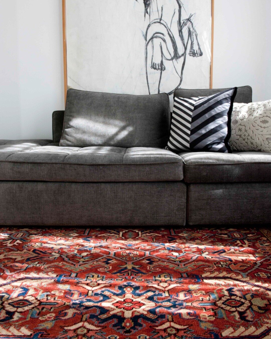 Transforming spaces, one rug at a time. ✨

#bespoke #interiordesign #luxury #rugs