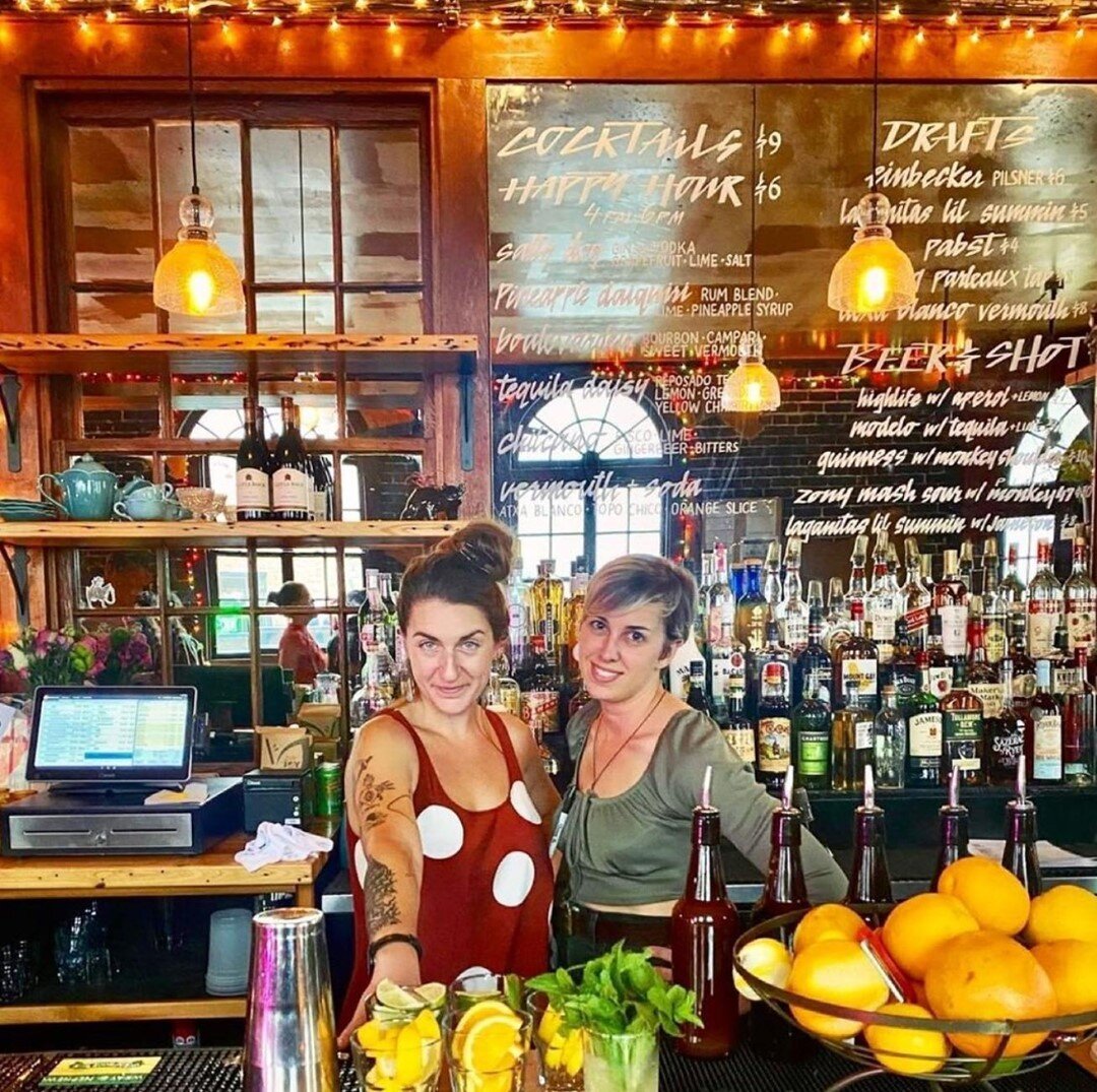 ✔️ Company⁠
✔️ Cocktails⁠
✔️ Food⁠
✔️ Tunes⁠
⁠
At Anna's, you're always in good company #annasbar ⁠
⁠
Photo: @ndrewmarin