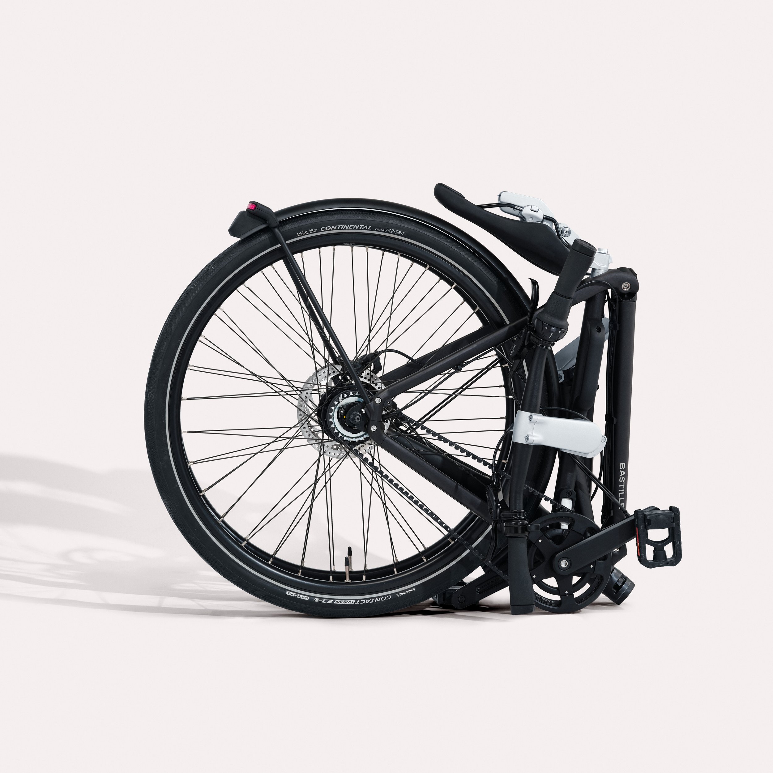 04. BASTILLE_ Packshot Cintre droit M7.jpg