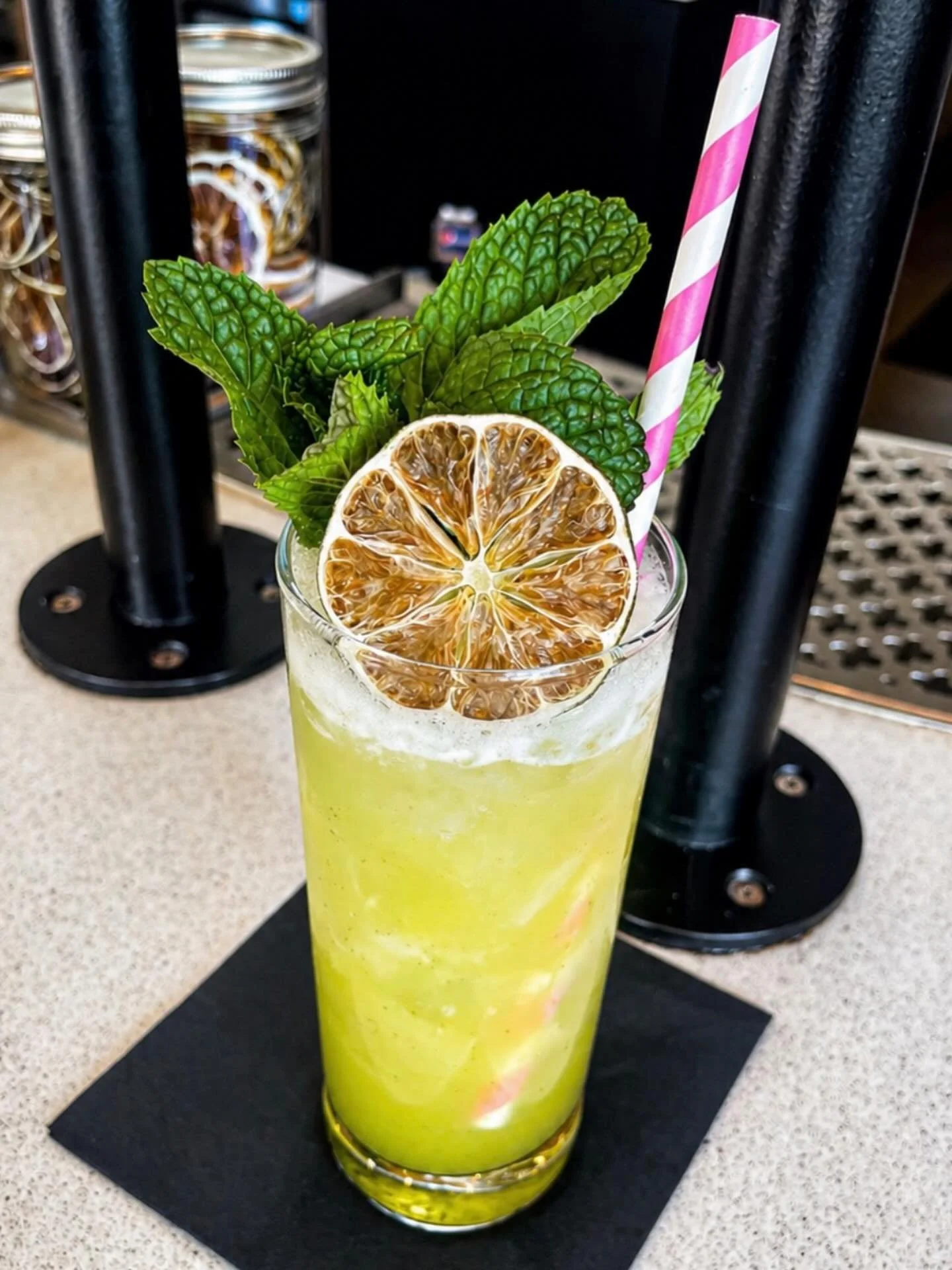 #TheNewDill

@banhezmezcalartesanal 
Real de Valle Blanco
@giffardusa banana
@suzeofficial 
Lime 
Pineapple
Dill
