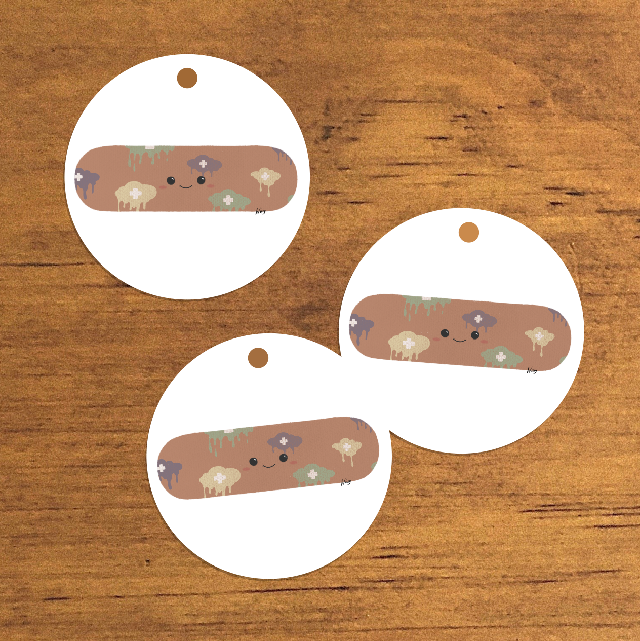 Gift Tags on wood - Tom exp.png
