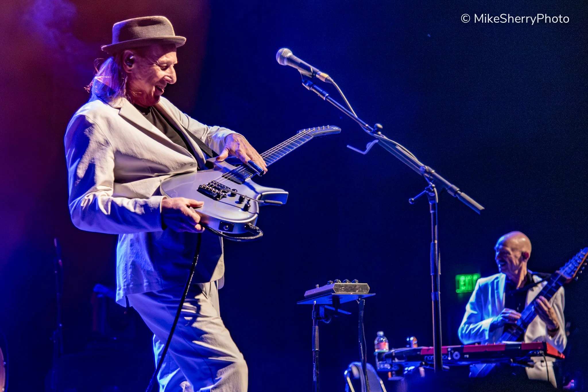 Adrian Belew & Tony Levin - BEAT