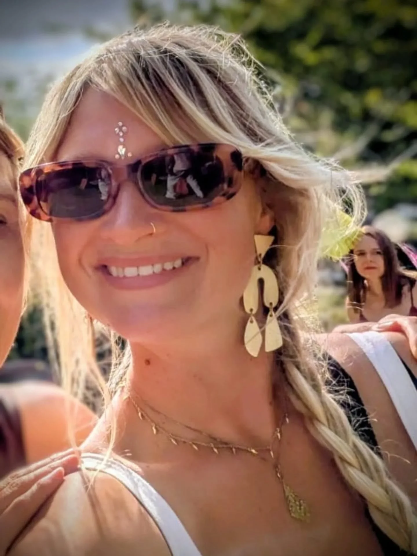 With all this autumnal rain, it's nice to look back on the super summer we had. 

I had the absolute pleasure of making some earrings for @tess.worsley - a stunning bridesmaid at an epic wedding (@the_honeywitch). Tess rocked the henge earrings in sa