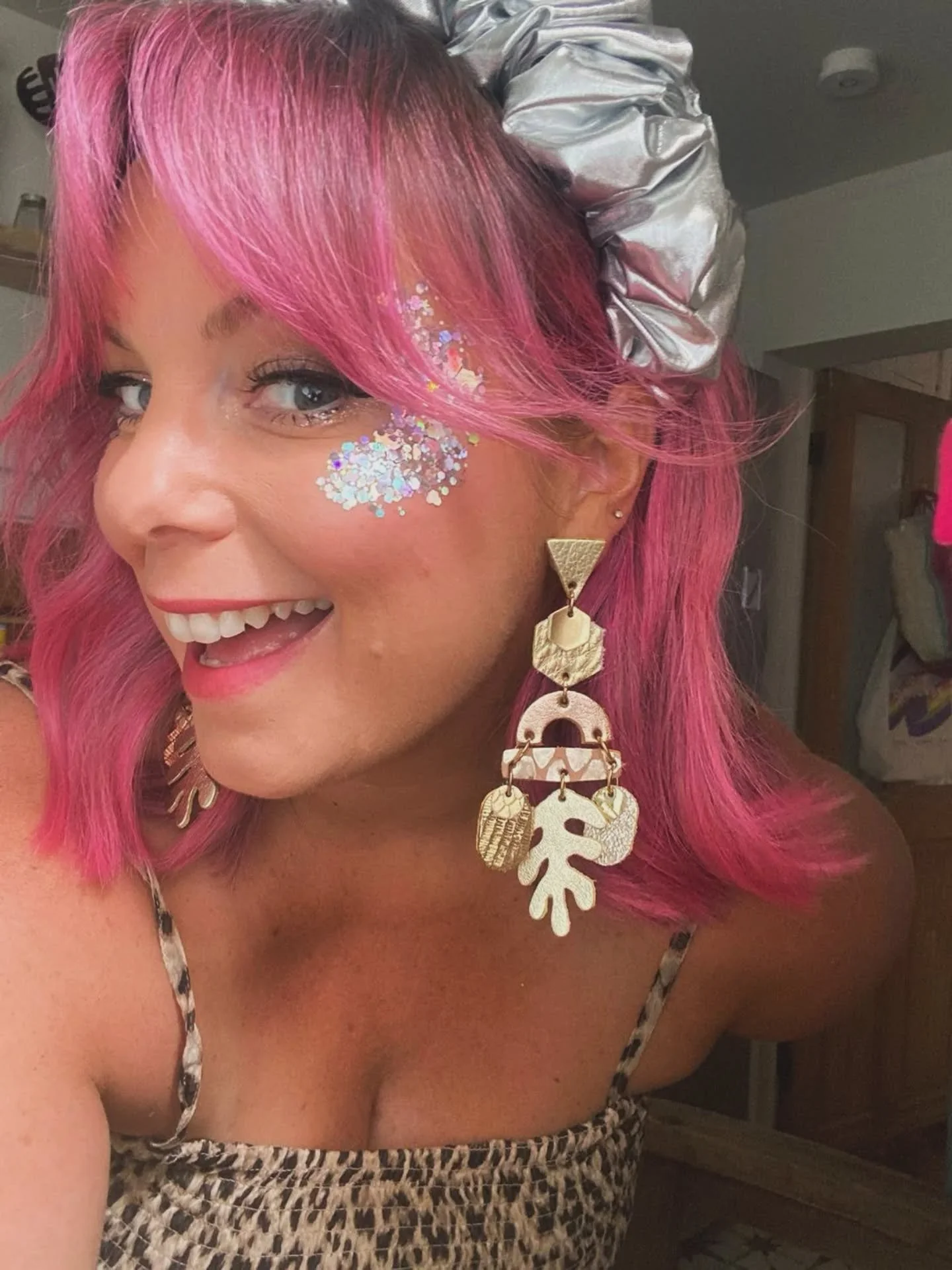 Golden Atlantis 💕 - I was wearing my pair at a market the other day and someone said 'I love your Christmas earrings' well they are very festive, but I want to highlight that a pair of Atlantis is for all seasons not just for Christmas.

This gorgeo