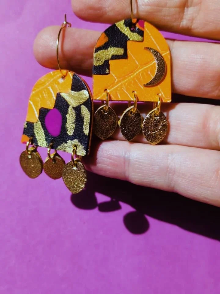 First day in the studio after a little break....mainly just playing with some newish forms, painting and a revised design of my echinacea brooch. This was needed to get myself gently back into the creative flow.

I'm making lists of the stock I need 