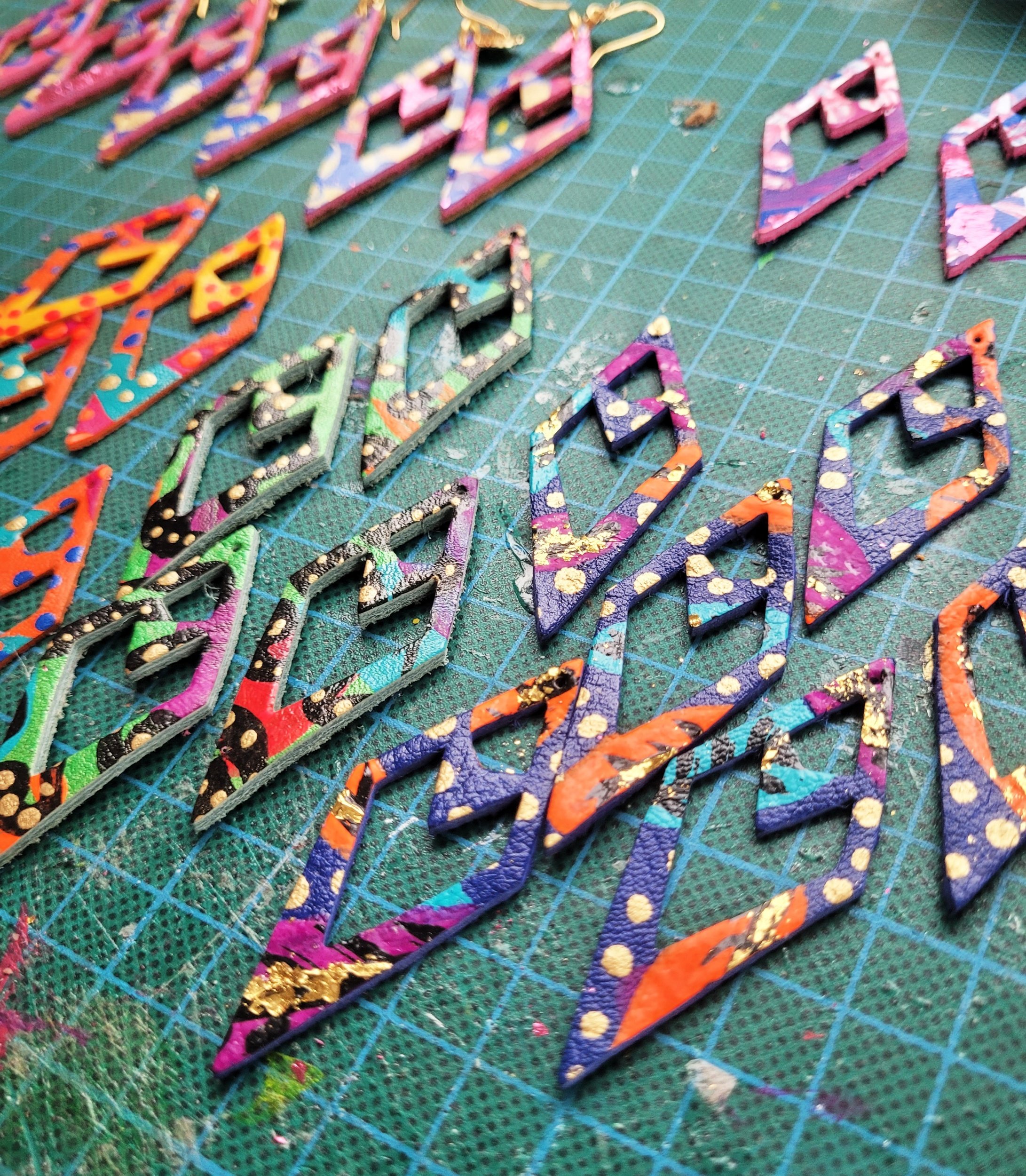 handpainted earrings diamond