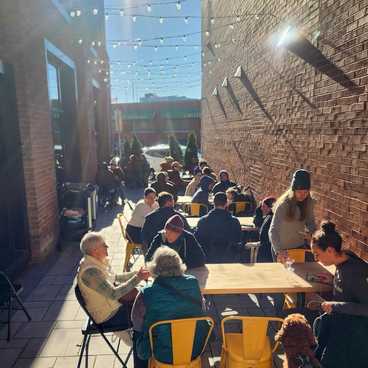 ☀️Pair the upcoming warm weather with a delicious plate of Mei Mei dumplings and a sunny spot to enjoy them🍽️

👯Our patio is the perfect spot to hang with friends, take a lunch break, read a book, play some games, the list could go on&hellip;

We a