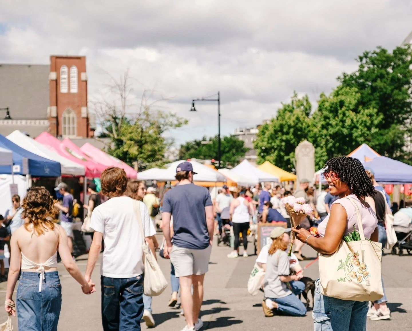 SAT 🌞  SUN 🌞 = The perfect farmers&rsquo; market weekend! Hit up all your favorite local vendors #shoplocal (we love picking up tamales &amp; salsas from @texmexeats!!!) ⁠
⁠
Find Mei Mei Dumplings:⁠
⁠
Saturday Oct 19⁠
📍@haverhillfarmersmarket⁠
📍@