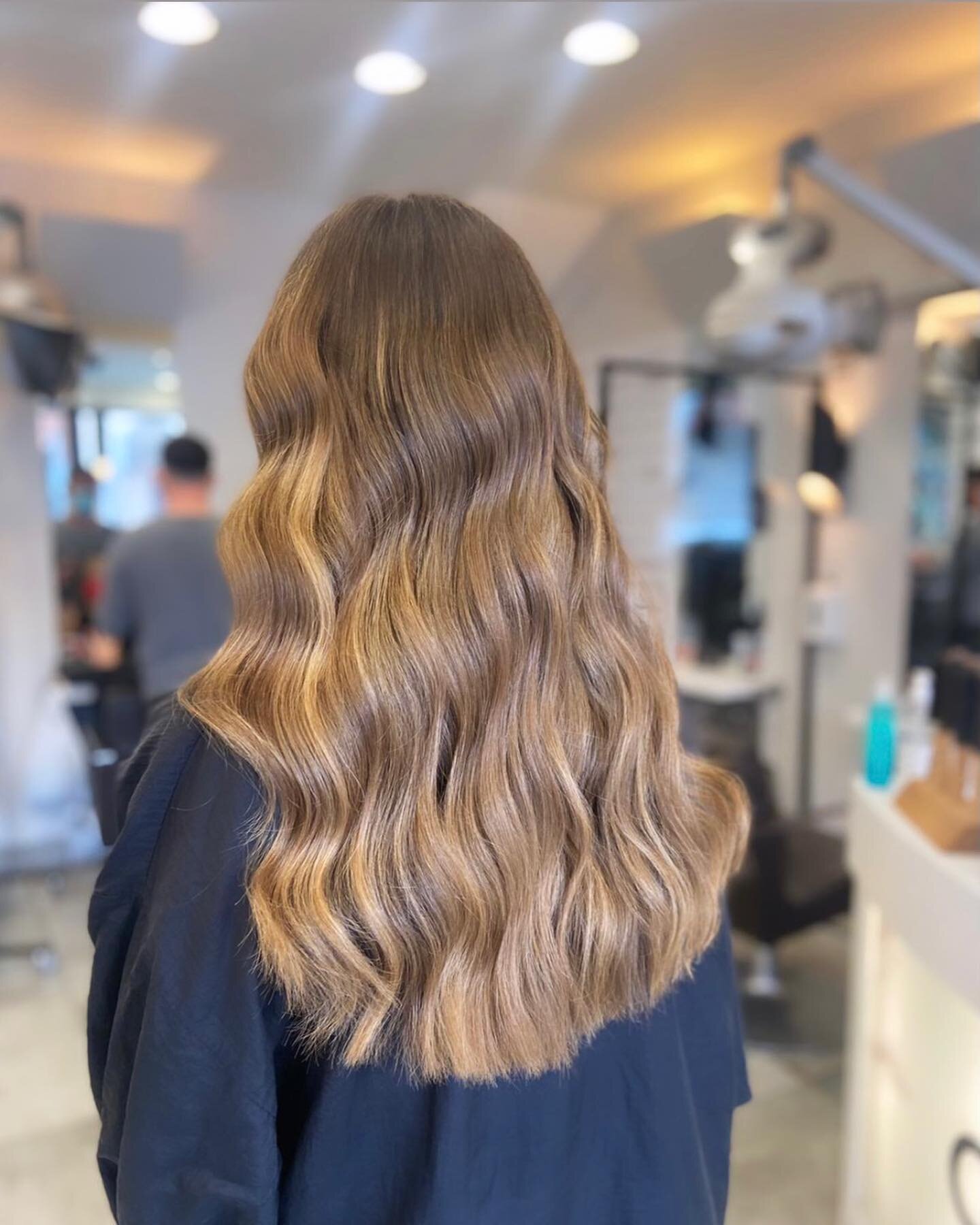 Balayage transformation created by Becky

🌼 🍯 🌼

Swipe for before ➡️