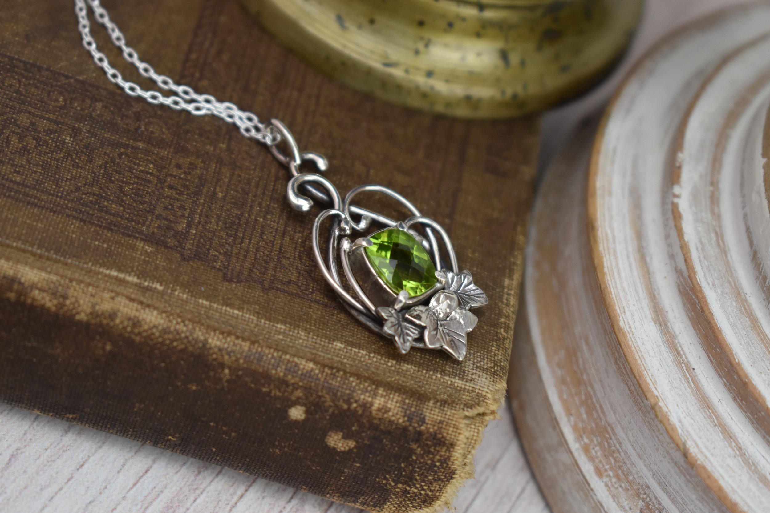 ivy leaves sterling silver necklace with curling vines and peridot gemstone