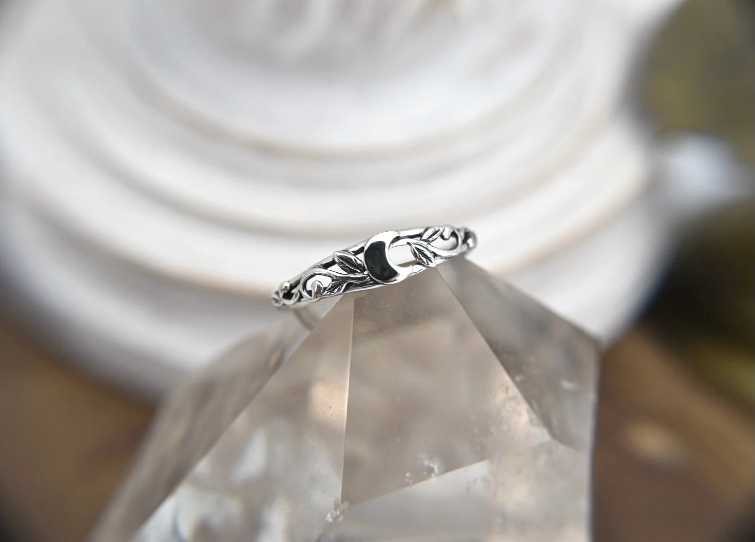 &ldquo;Aviva&rdquo; still captivates me. Somebody order this in yellow or rose gold I wanna get pics of it in multiple metals 😩. If I made a matching sun ring to go with this, would you prefer something with just one sun in the middle but otherwise 