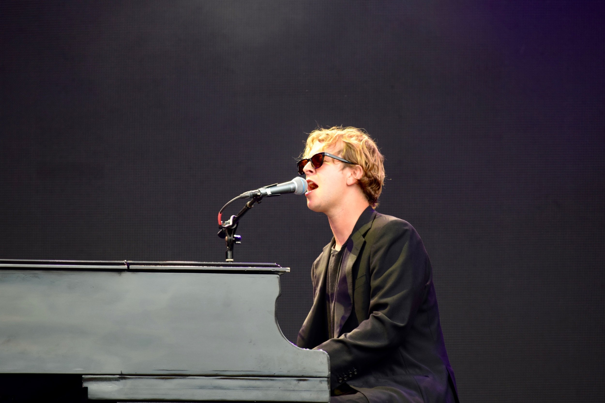  Tom Odell performs a striking solo set, accompanied only by his piano. 