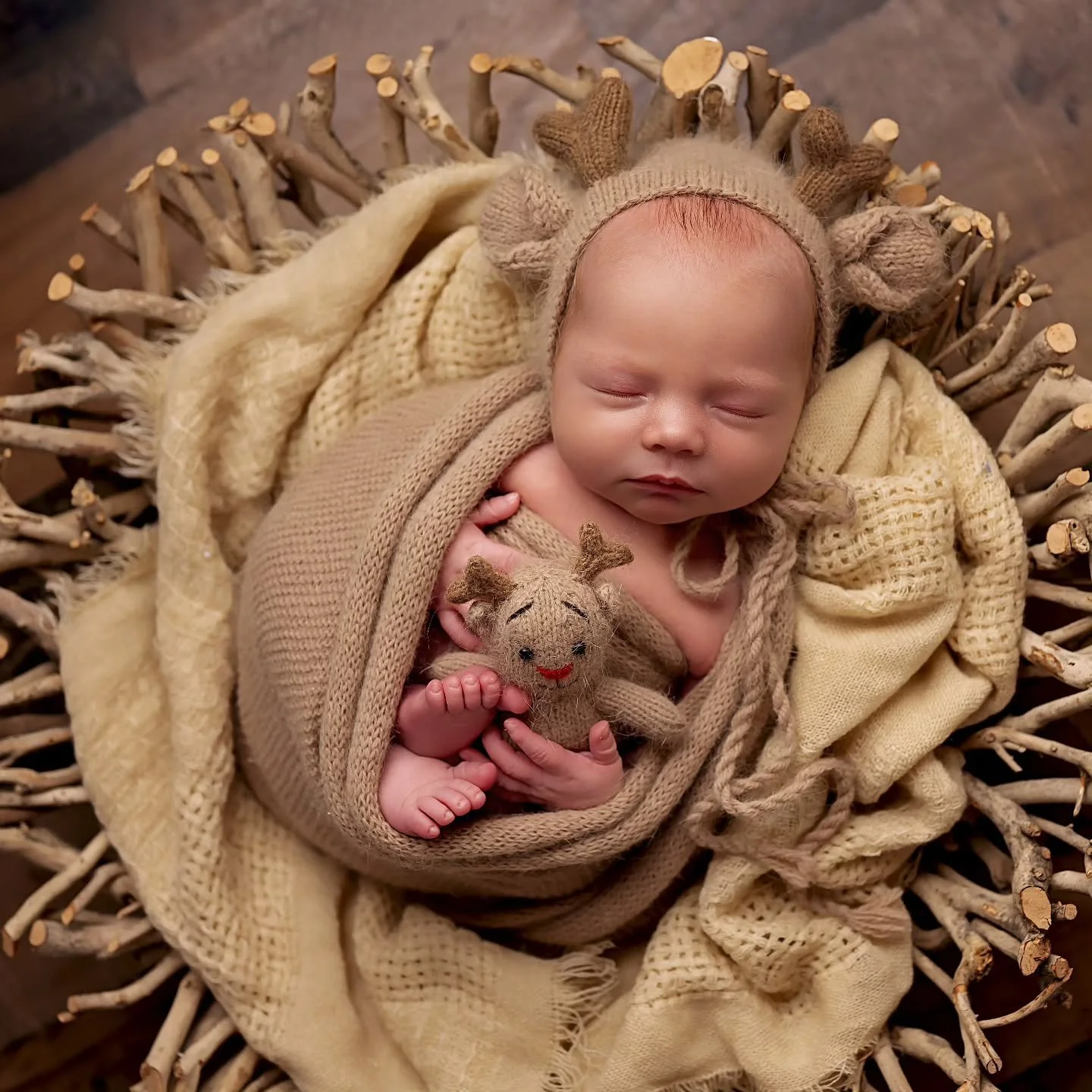 I can't get enough of these sweet Christmas newborns. I have the best job ever 🥰