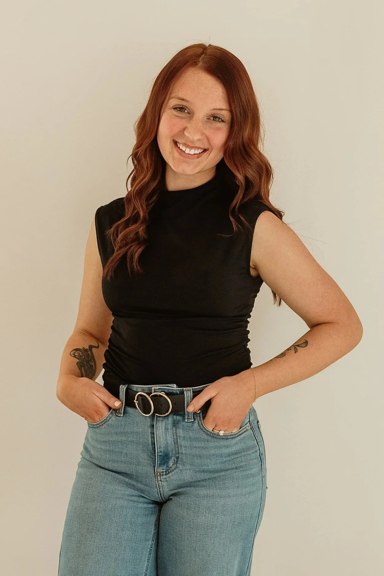 MOLLY<br><h3 style="font-size: 1.5rem;"> HAIRSTYLIST